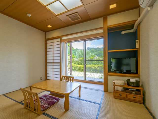 和室6畳・庭園側